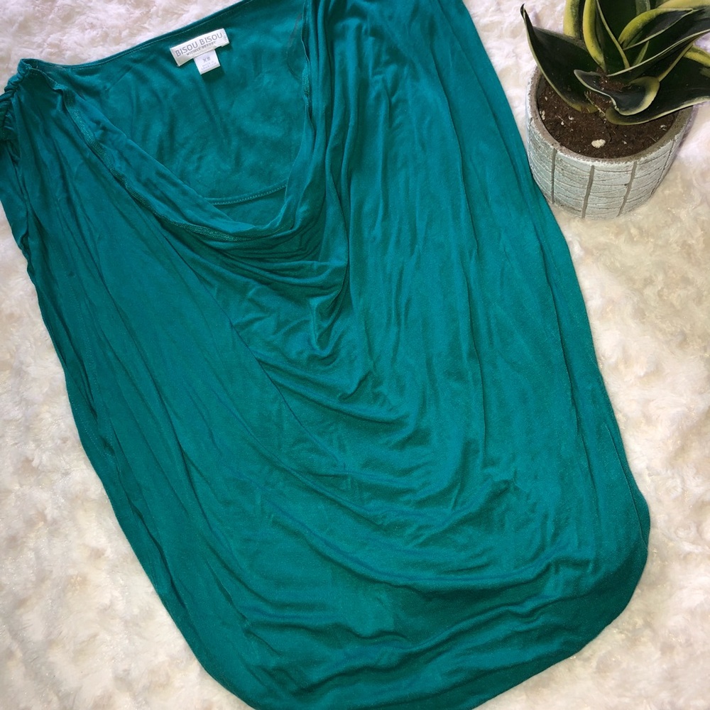 •Green Scoop Neck Tank Top•